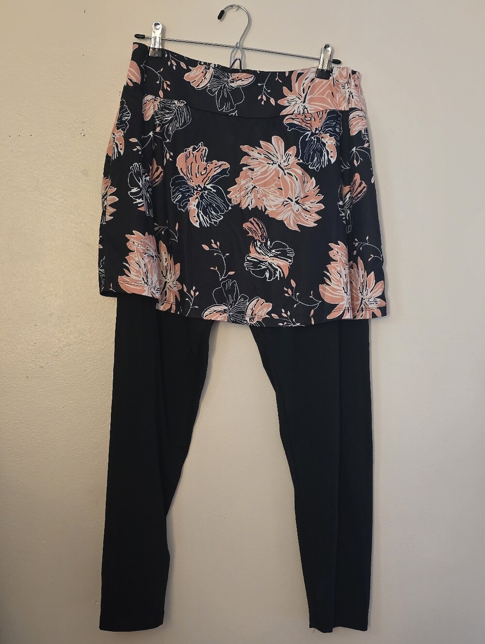 Black 1XL Skirted Leggings with Pink Floral Print